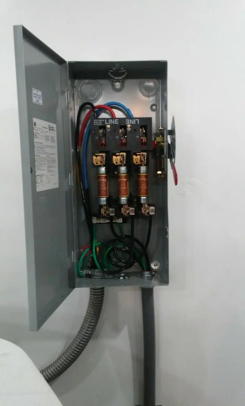 Three-phase disconnect switch installed for Smoke Detector Installation in Erlanger